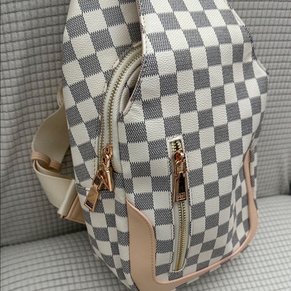 Checkered Beige Sling Bag - Picture 4 of 5